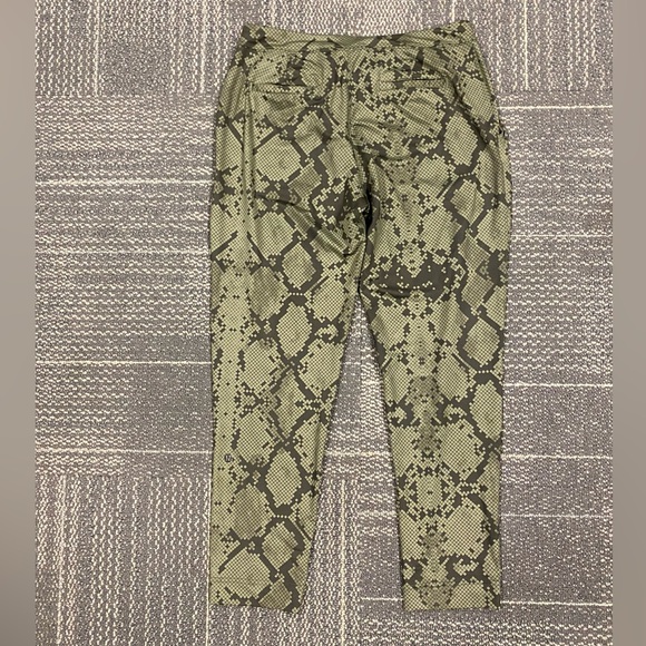 Lululemon Jet Crop (Slim) *Luxtreme Ziggy Snake Fatigue Green Gator Green Sz 6 - Picture 11 of 13